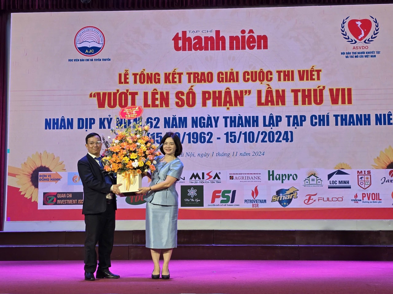 Lễ tổng kết, trao giải cuộc thi viết 'Vượt lên số phận' lần VII- Ảnh 3.