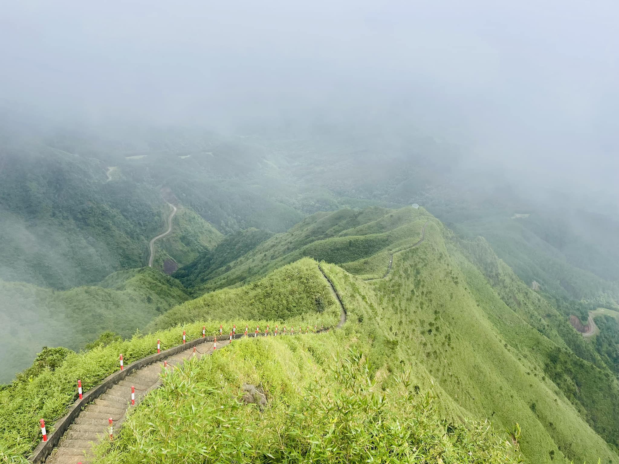 "Biển người" chen chúc trên đỉnh đồi cỏ lau cực hot ở Quảng Ninh- Ảnh 21.