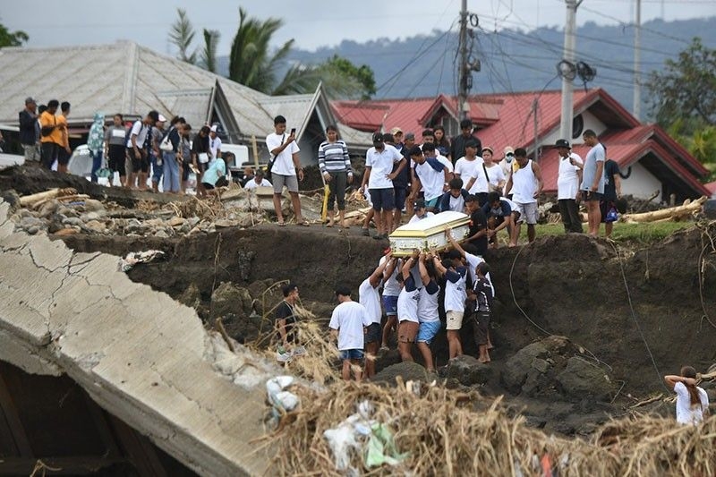 Philippines tuyên bố quốc tang để tưởng nhớ những nạn nhân của bão Trà Mi- Ảnh 1.