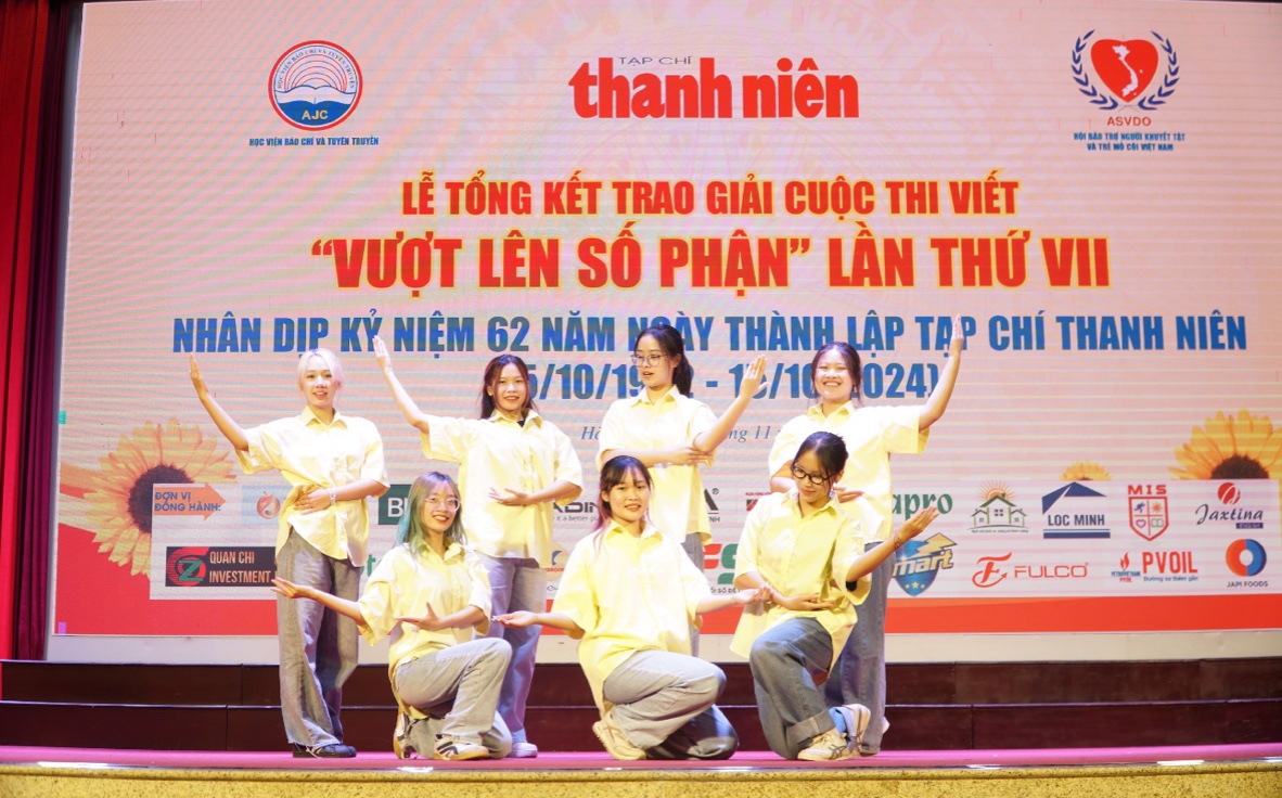 Lễ tổng kết, trao giải cuộc thi viết 'Vượt lên số phận' lần VII- Ảnh 24.