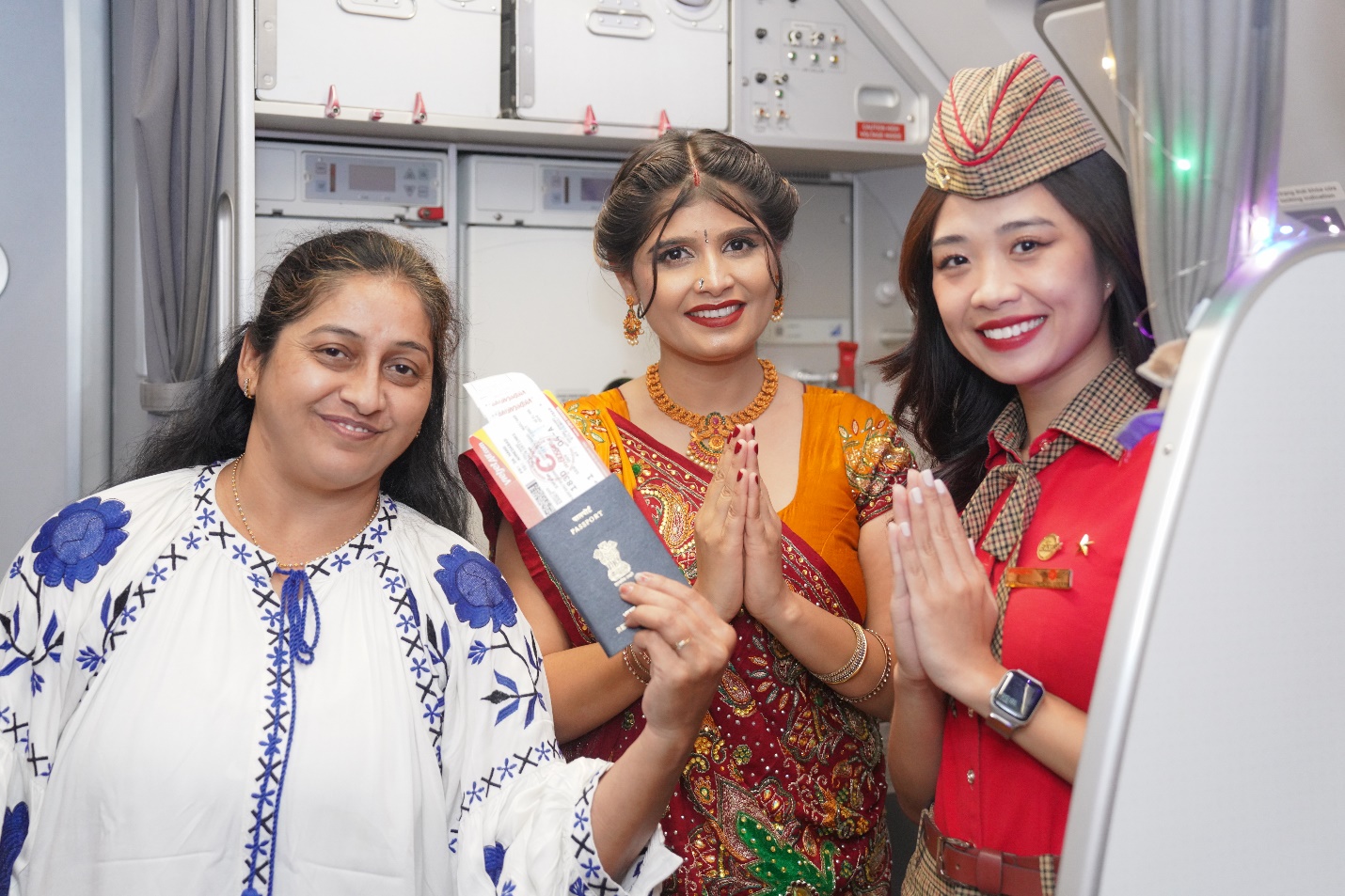 Đón lễ hội Diwali cùng Vietjet: Niềm vui ngập tràn, nhận quà ý nghĩa- Ảnh 11.