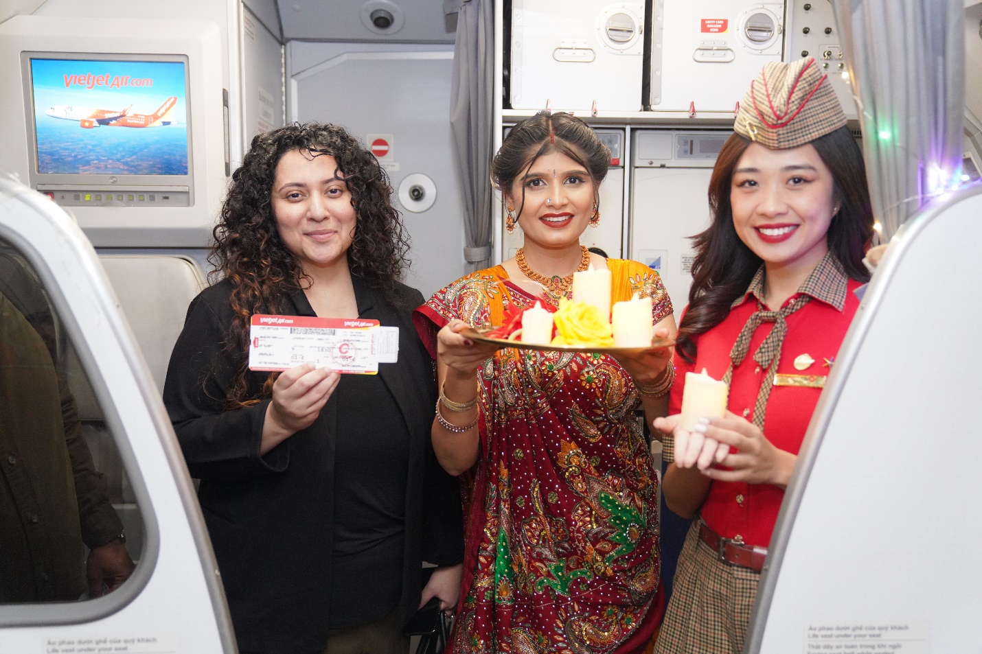 Đón lễ hội Diwali cùng Vietjet: Niềm vui ngập tràn, nhận quà ý nghĩa- Ảnh 13.