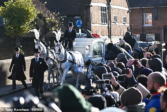 Liam Payne's funeral: One Direction reunites in tragic scenes, new and old lovers say goodbye with heartache - Photo 1.