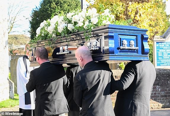 Liam Payne's funeral: One Direction reunites in tragic scenes, new and old lovers say goodbye with heartache - Photo 11.