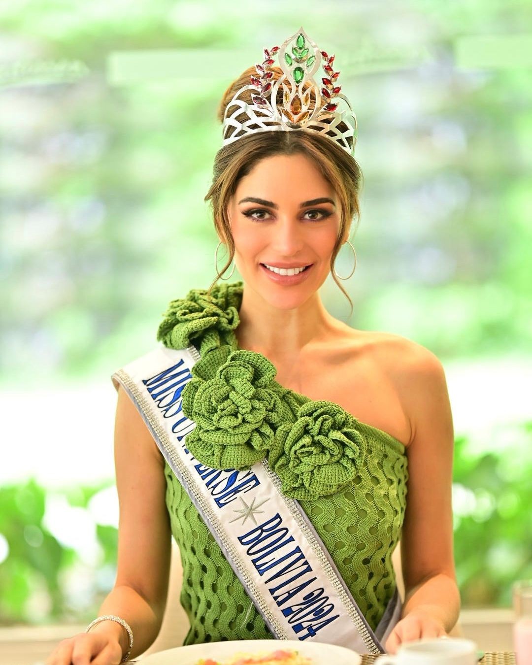 1 Hoa hậu vỡ òa khi được bạn trai quỳ gối cầu hôn ngay tại sân khấu Miss Universe- Ảnh 2.