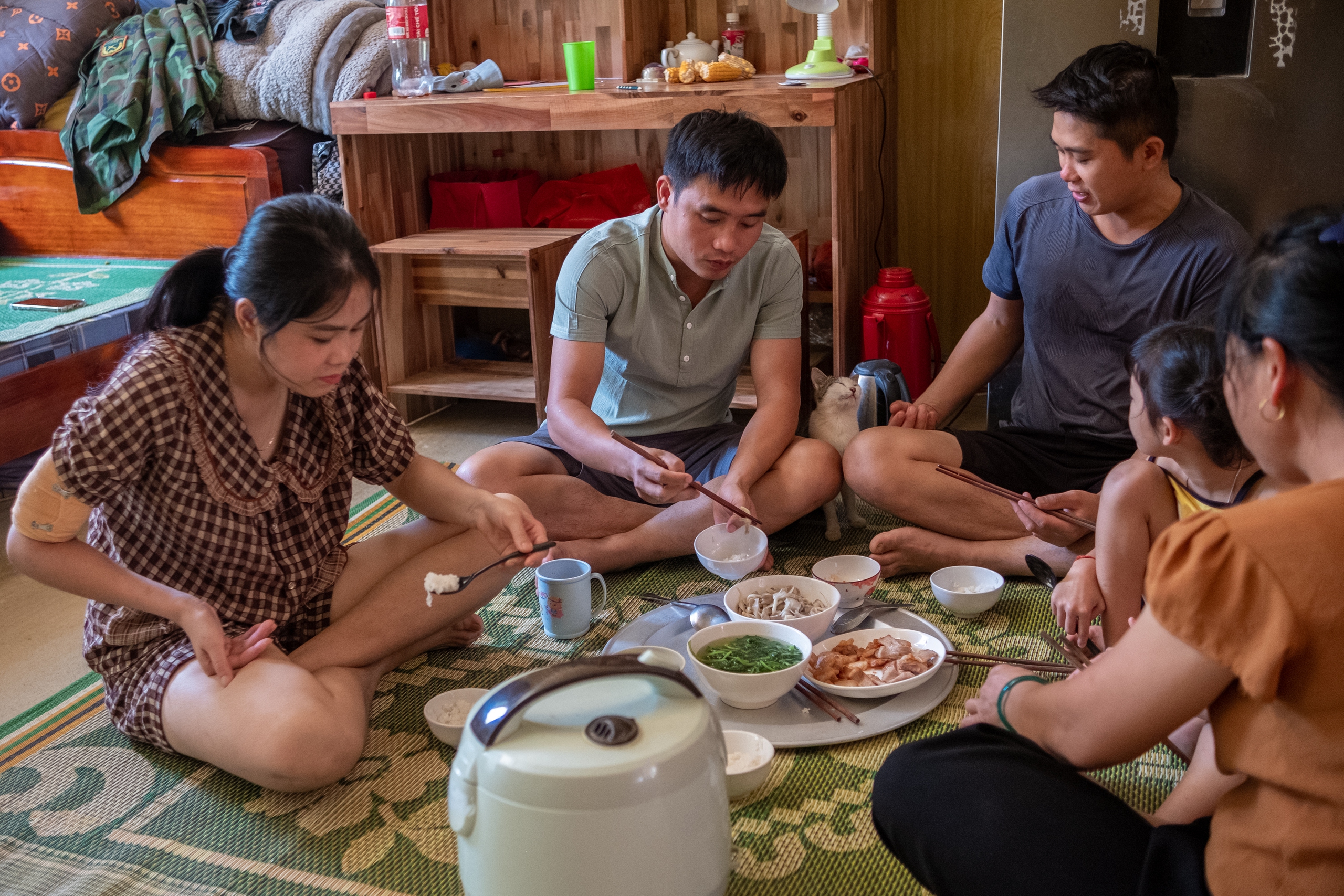 Về với Làng Nủ những ngày này: Nắng nhuộm vàng những ngôi nhà mới, người dân gượng dậy sau tang thương- Ảnh 22.