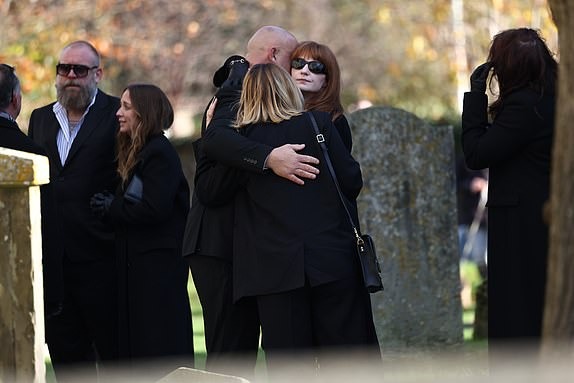 Liam Payne's funeral: One Direction reunites in tragic scenes, new and old lovers say goodbye with heartache - Photo 17.