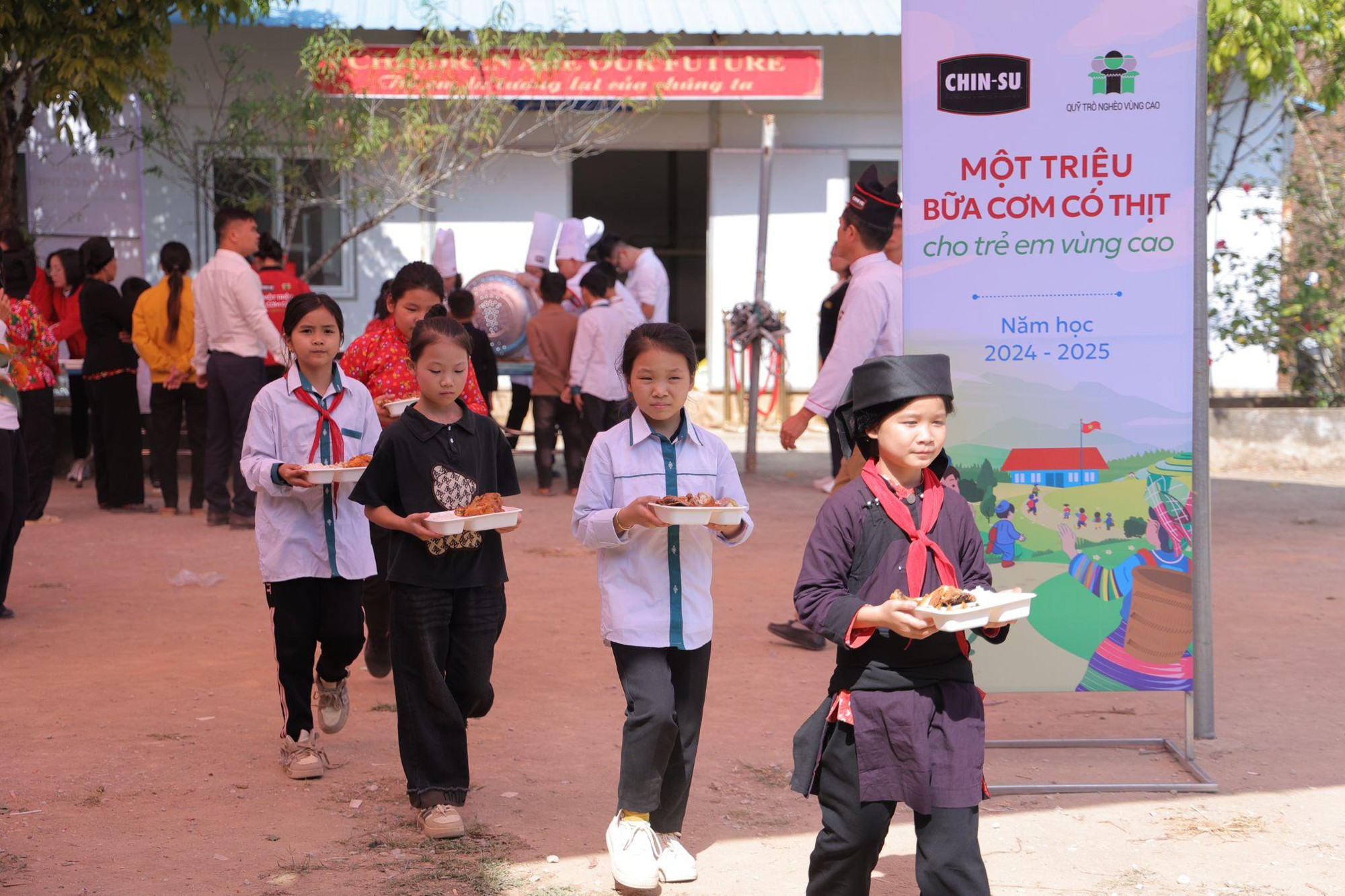 CHIN-SU mang chảo cơm có thịt đặc biệt lên vùng cao “tiếp sức học trò, tiếp lửa thầy cô” nhân dịp 20/11- Ảnh 6.