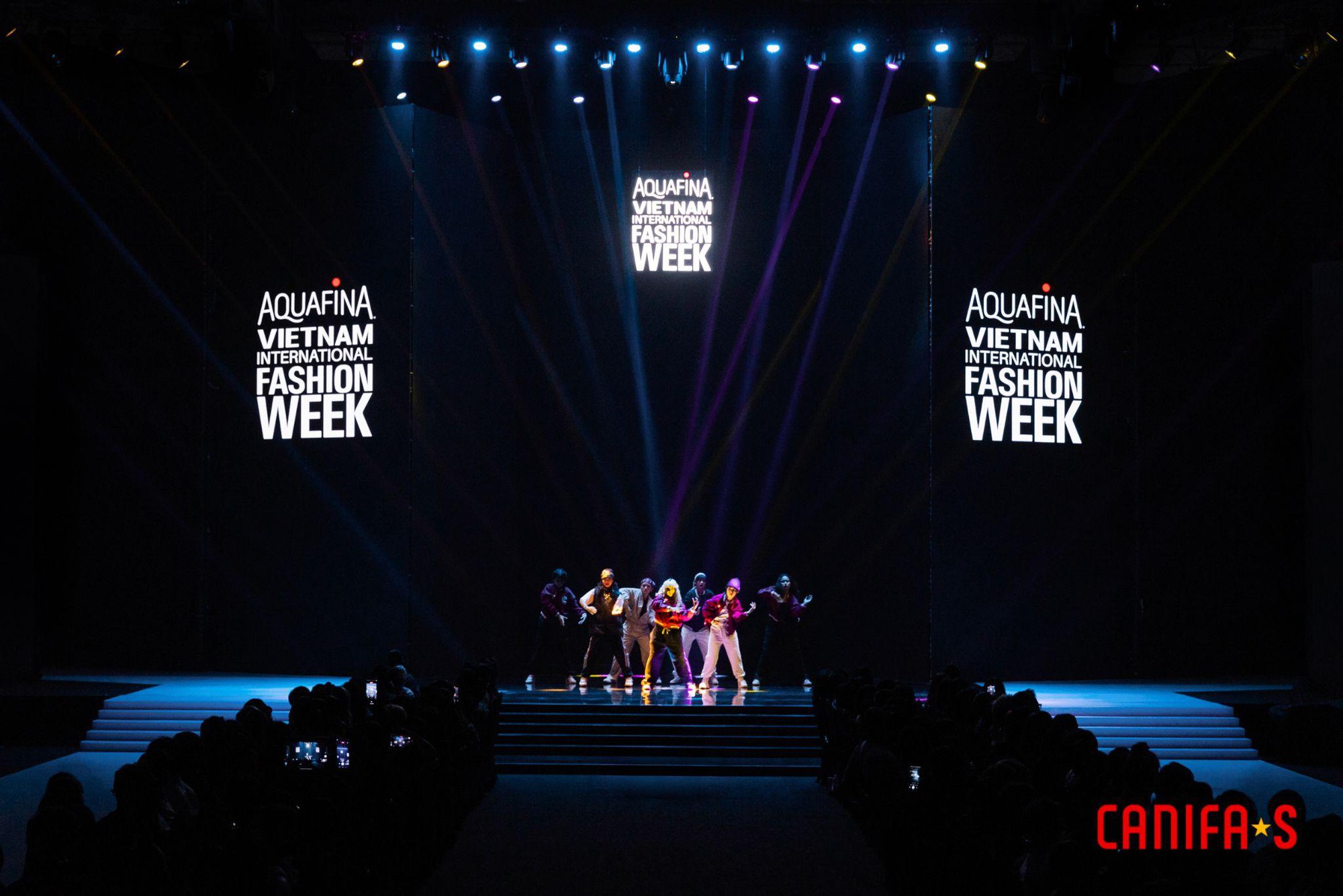 Canifa by Lê Hà: Bùng nổ cảm xúc với BST "Kết nối tự hào" tại Aquafina Vietnam International Fashion Week 2024- Ảnh 10.