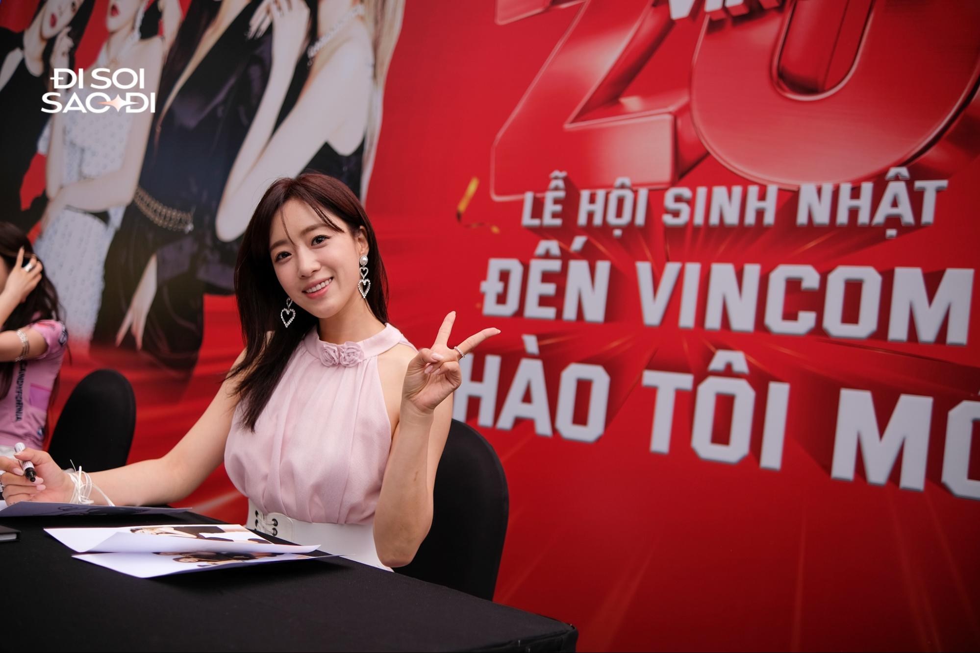 T-ara làm “náo loạn” góc phố Hà Nội, fan Việt xúc động bật khóc tại fanmeeting- Ảnh 8.