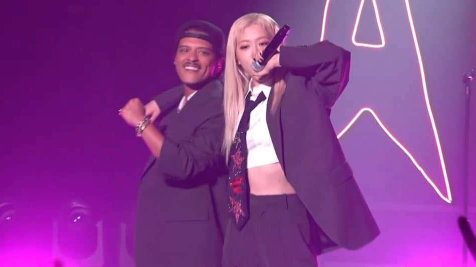 15 giây của Bruno Mars và Rosé khiến netizen ngỡ “tân lang tân nương” bước vào lễ đường- Ảnh 5.