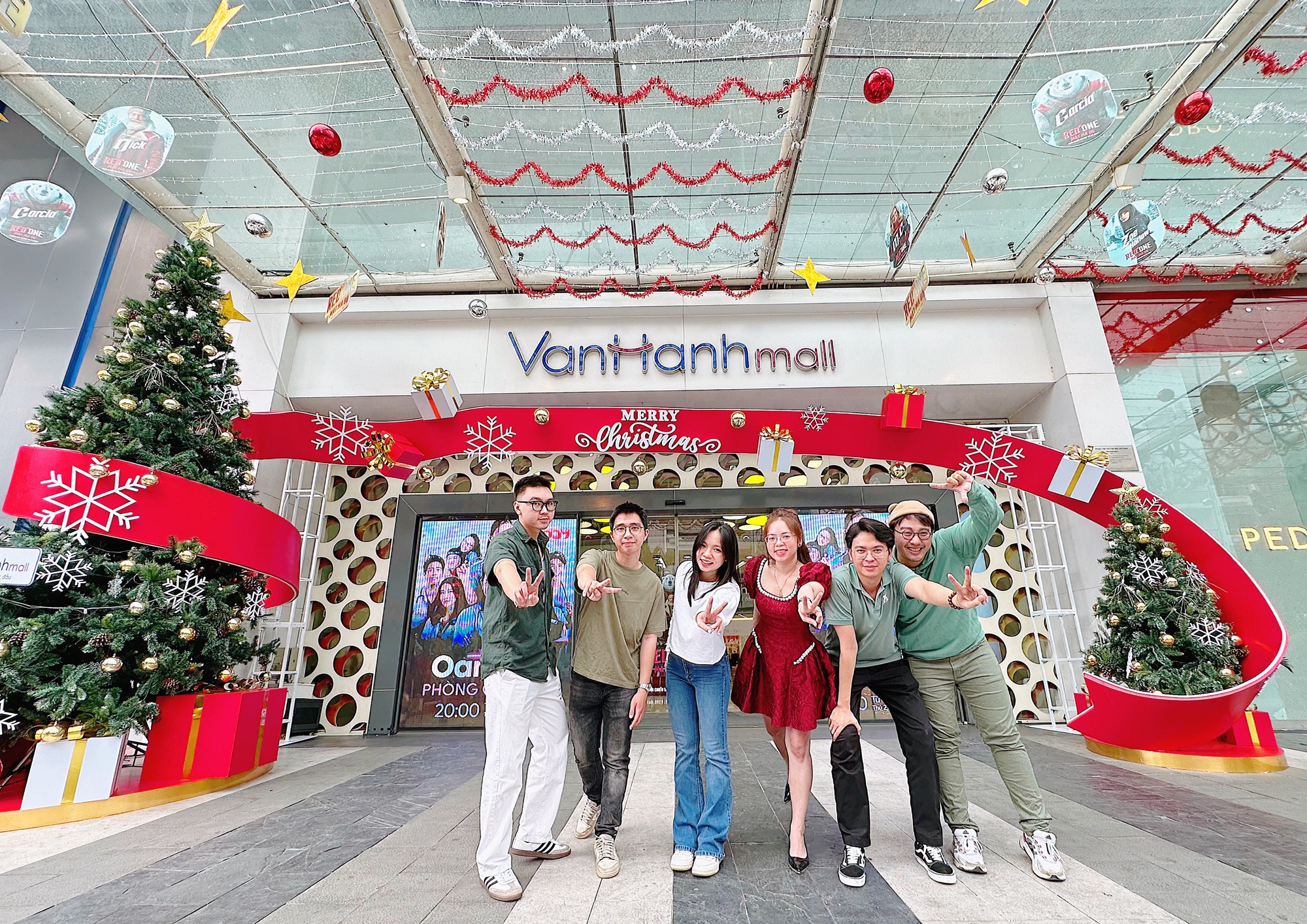 Black Friday tại Vạn Hạnh Mall “Siêu sale đỉnh nóc - Giảm giá kịch trần”- Ảnh 3. Black Friday tại Vạn Hạnh Mall “Siêu sale đỉnh nóc - Giảm giá kịch trần”- Ảnh 3.