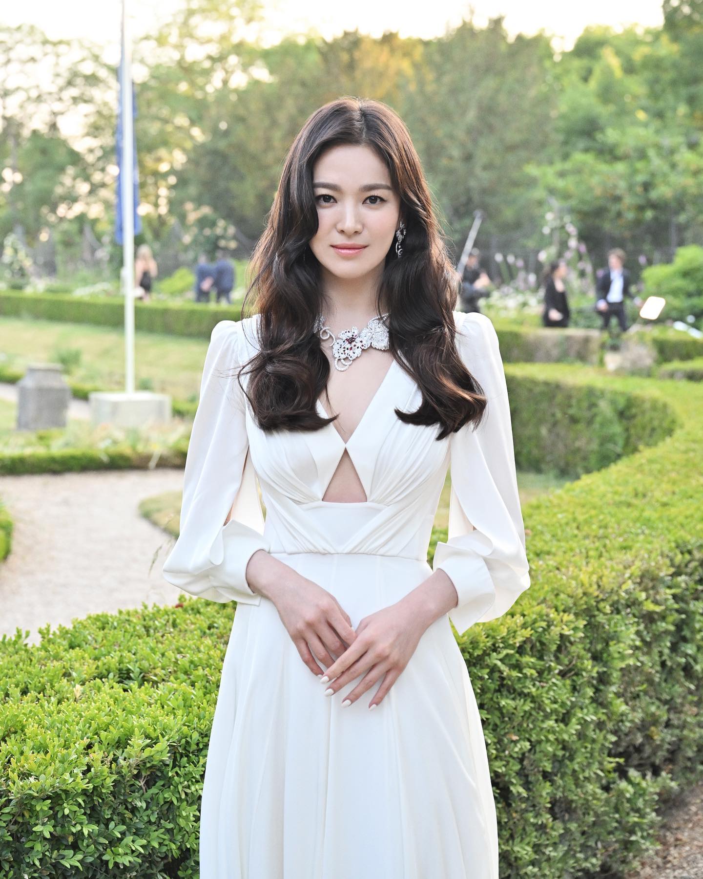 Song Hye Kyo mặc đồ ngủ đi event sao?- Ảnh 11.