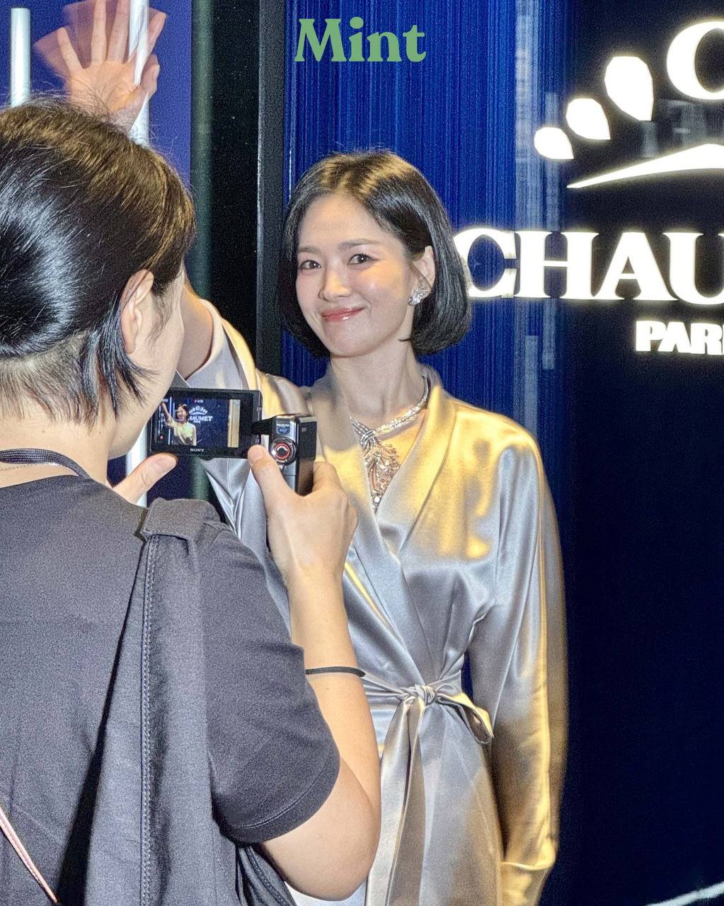 Song Hye Kyo mặc đồ ngủ đi event sao?- Ảnh 2.