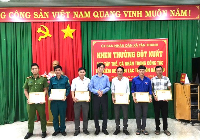 Tìm thấy bé gái 2 tuổi gần con suối vào lúc nửa đêm- Ảnh 1.