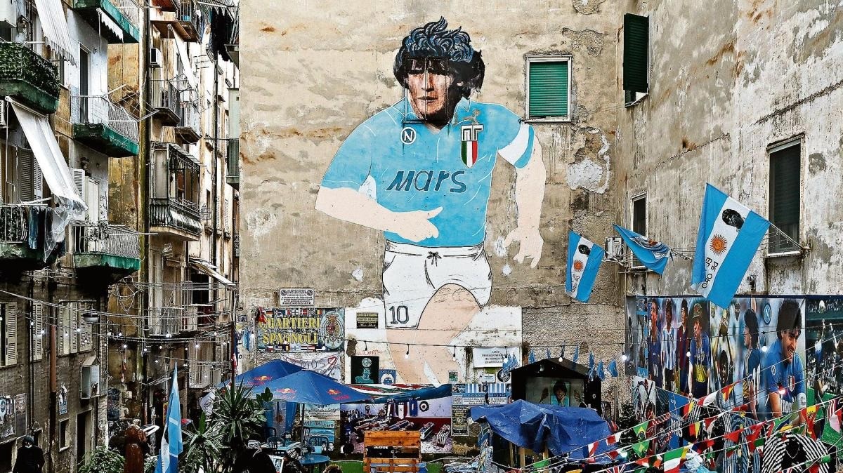 Vì sao Diego Maradona được sùng bái, trở thành vị thần bất tử ở Napoli?- Ảnh 4.