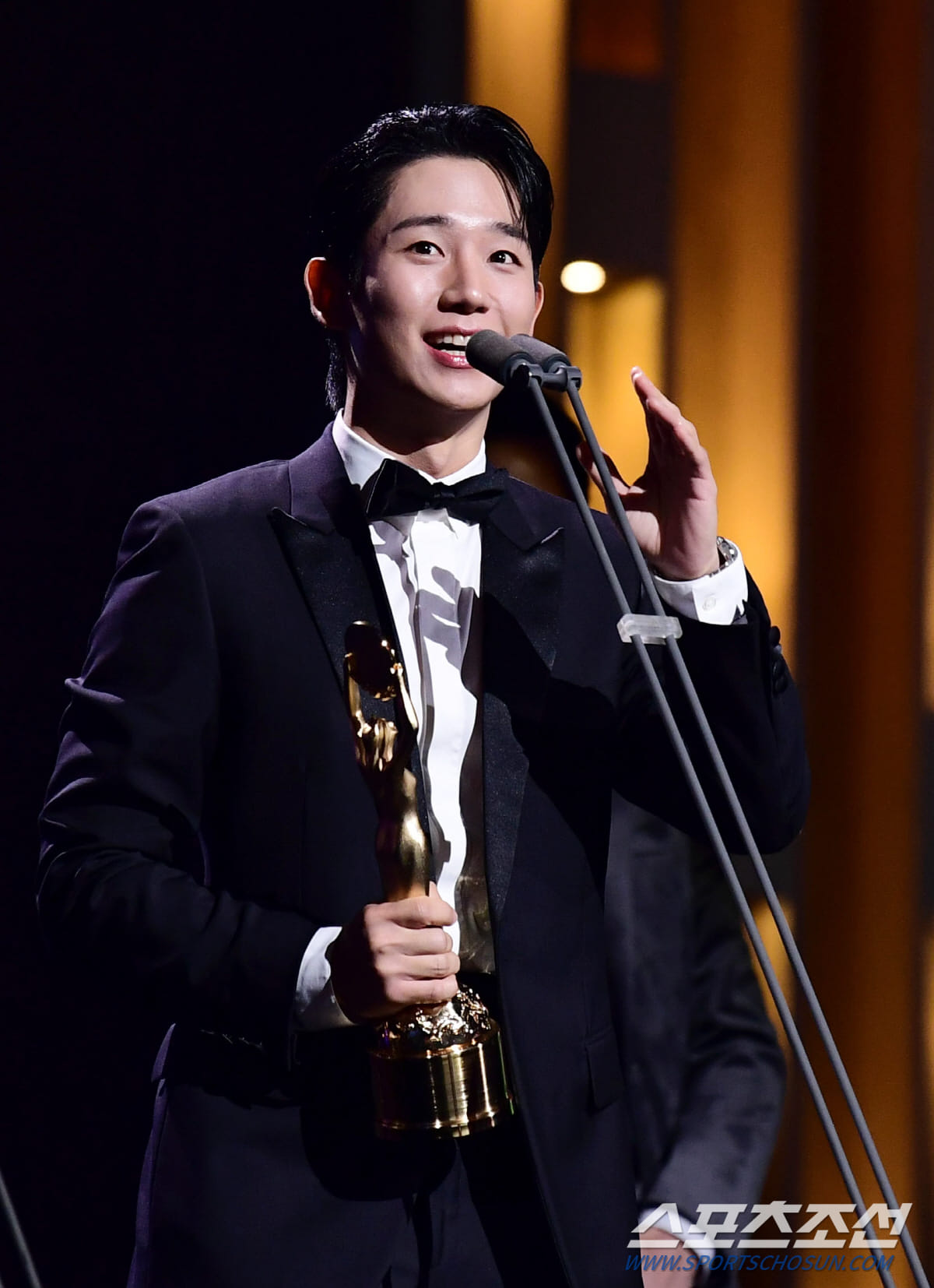 Khoảnh khắc hot nhất Rồng Xanh 2024: Jung Hae In khiến netizen phát cuồng vì 1 biểu cảm 