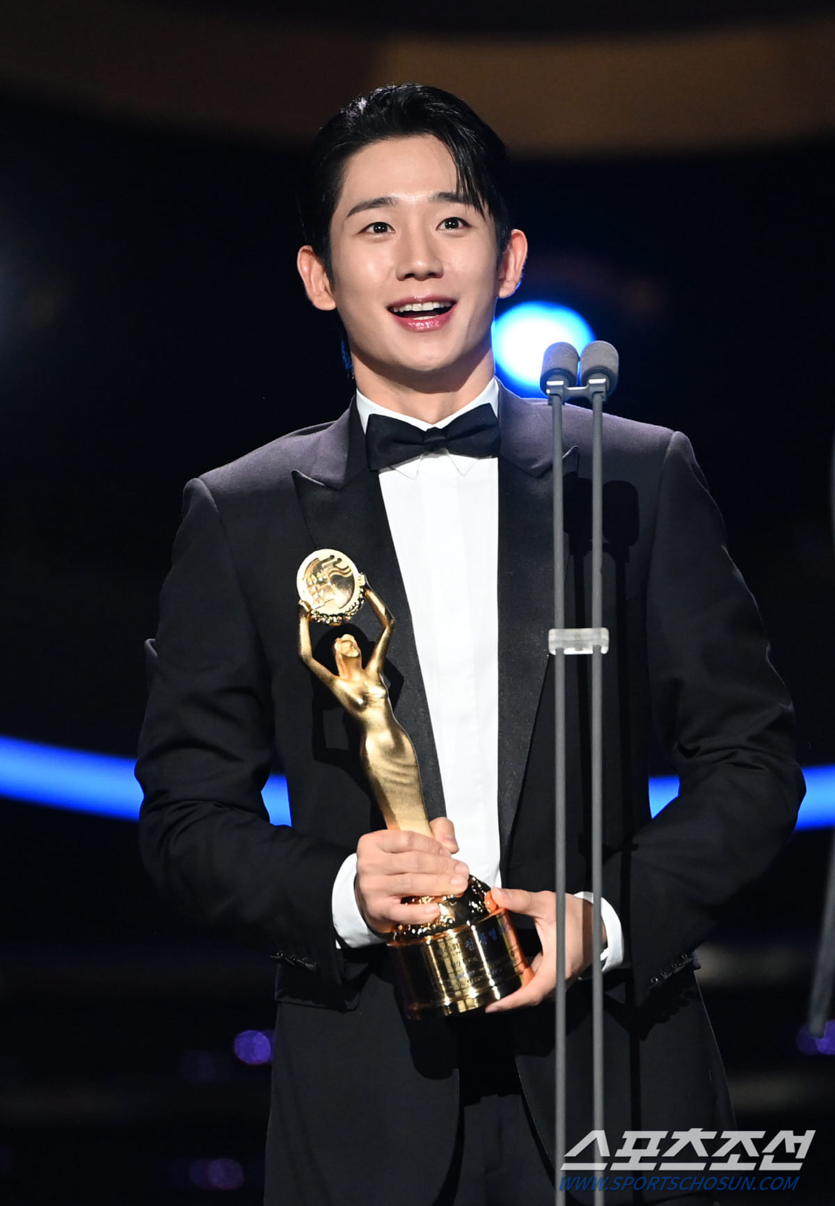 Khoảnh khắc hot nhất Rồng Xanh 2024: Jung Hae In khiến netizen phát cuồng vì 1 biểu cảm 