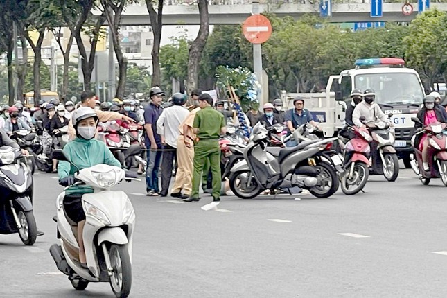 Điều tra vụ hai người đàn ông tử vong trên đường ở TPHCM- Ảnh 1.