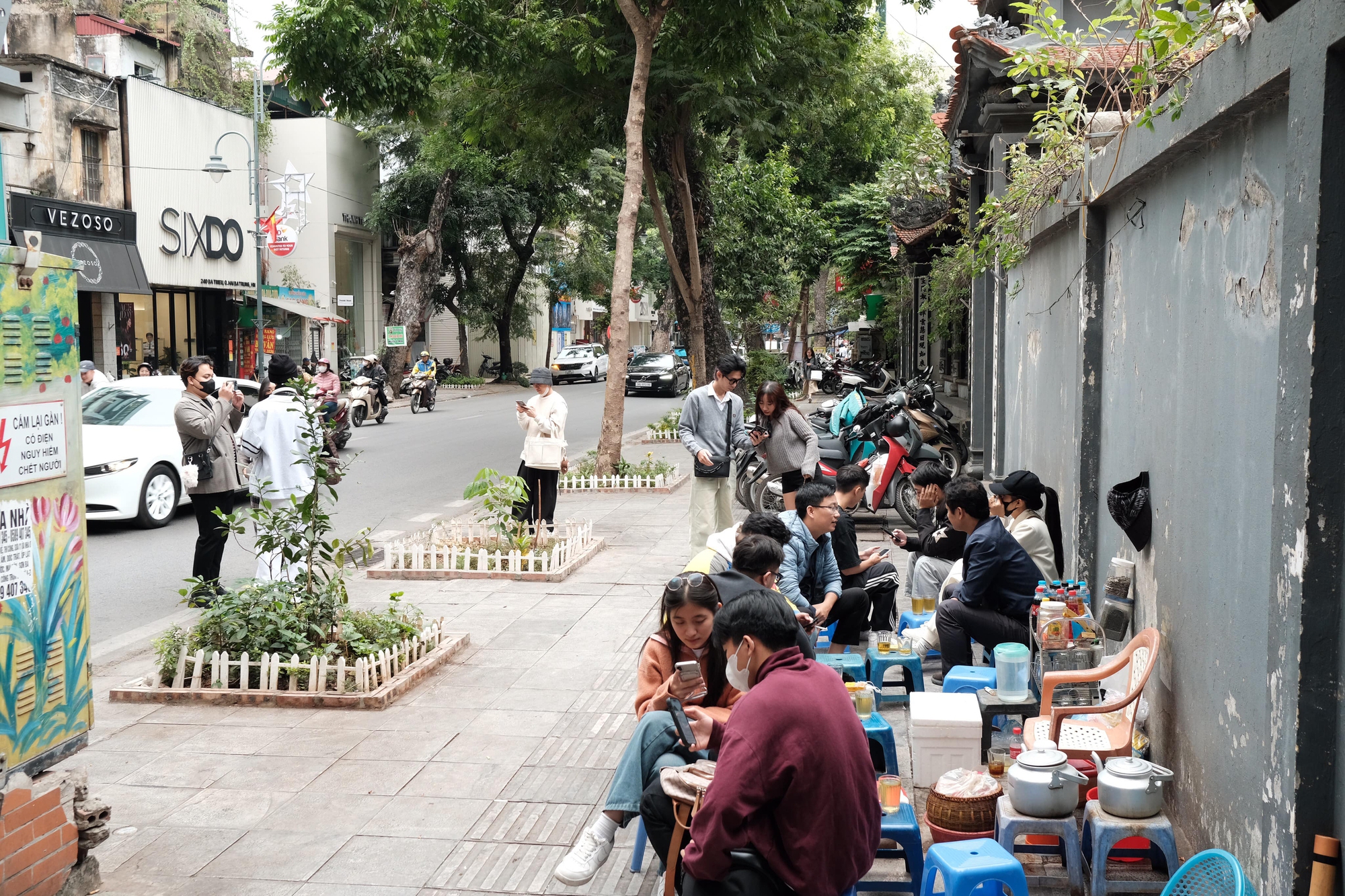 Sơn Tùng có lỗi gì trong vụ đi trà đá vỉa hè tại Hà Nội?- Ảnh 3.