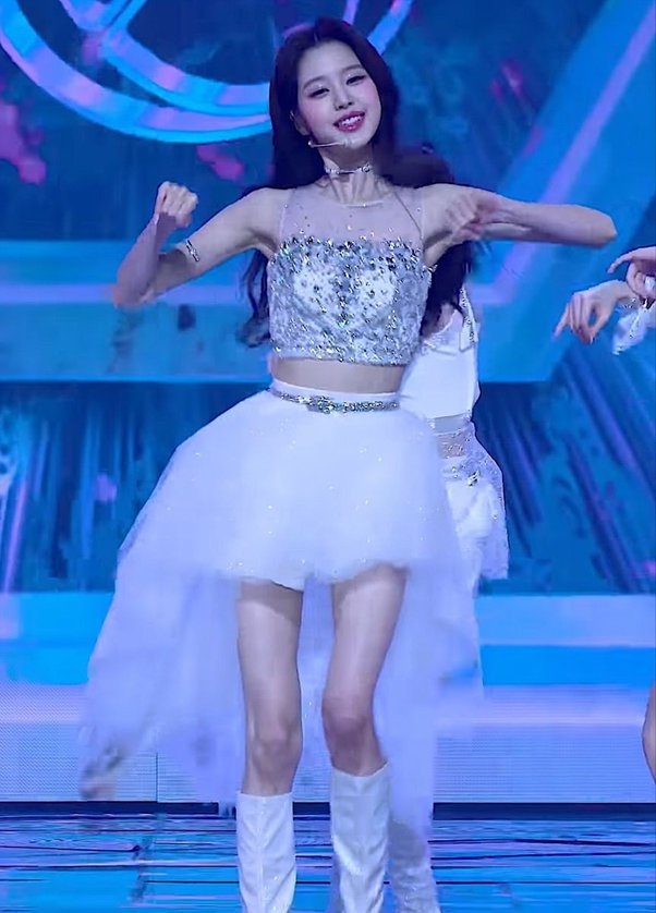 Công chúa Kpop khiến dân tình lo ngại chỉ sau 1 khoảnh khắc- Ảnh 15. Công chúa Kpop khiến dân tình lo ngại chỉ sau 1 khoảnh khắc- Ảnh 15.