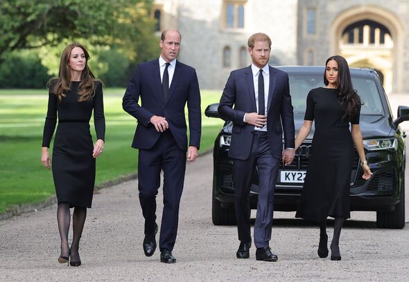 Dấu hiệu rõ ràng nhất của việc Harry và Meghan muốn làm lành với Hoàng gia Anh- Ảnh 2.