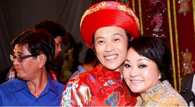Lý do danh ca Hương Lan tát Hoài Linh: “Tôi bảo Hoài Linh, chị hai đánh cho em tỉnh lại"- Ảnh 1.