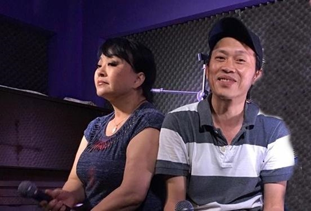 Lý do danh ca Hương Lan tát Hoài Linh: “Tôi bảo Hoài Linh, chị hai đánh cho em tỉnh lại"- Ảnh 2.