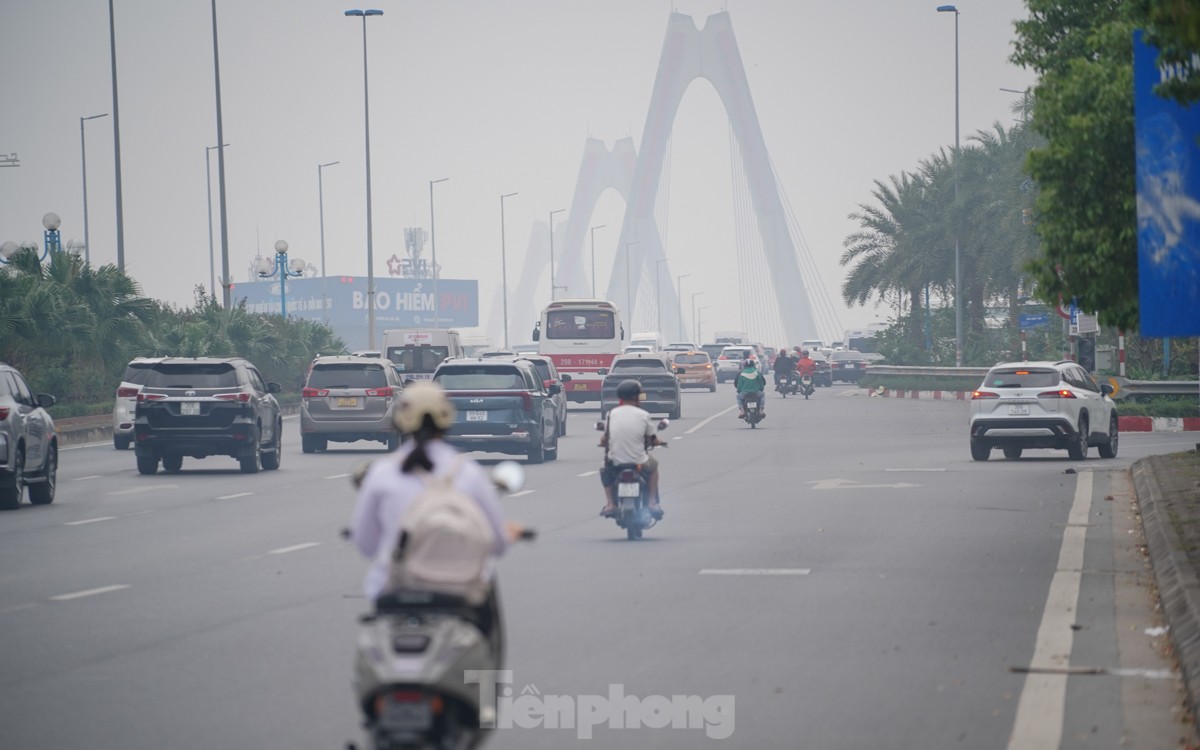 Trời Hà Nội mờ đục vì ô nhiễm, một số nơi không khí ở mức xấu- Ảnh 10.