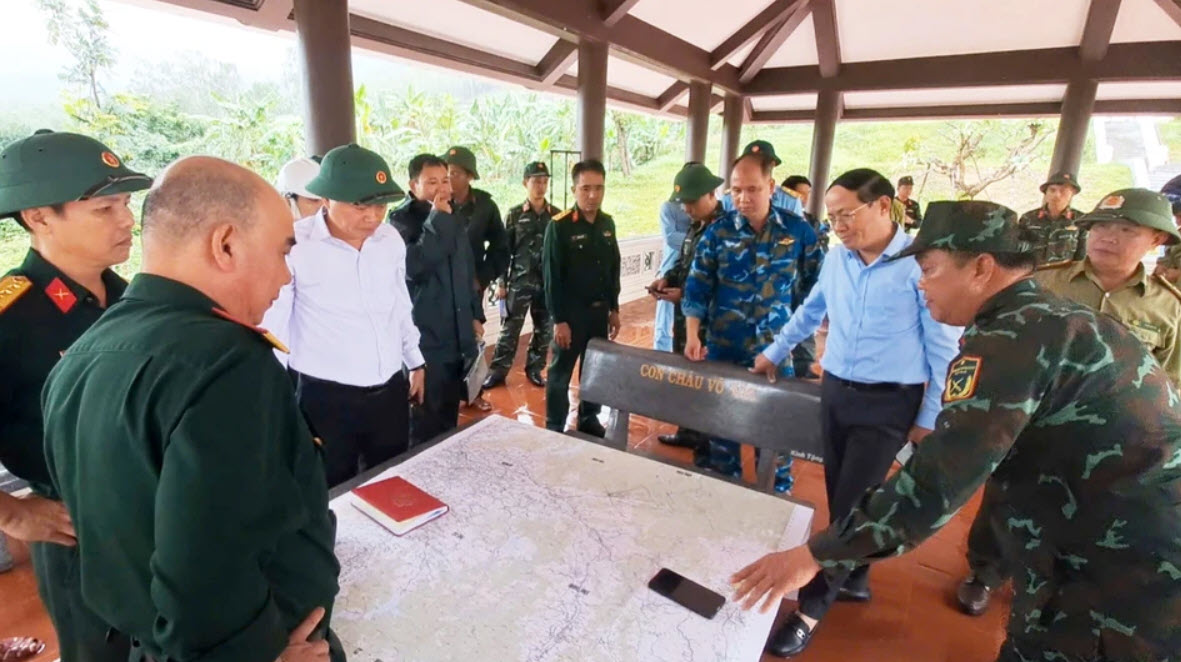 Vụ rơi máy bay quân sự ở Bình Định: Hai phi công đã nhảy dù an toàn- Ảnh 1.