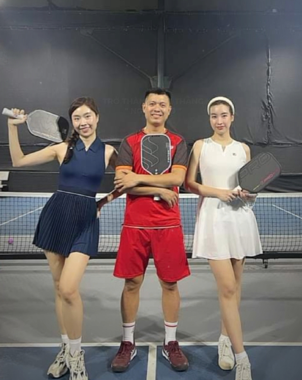 Lộ ảnh hiếm khi Hoa hậu Đỗ Mỹ Linh đi tập pickleball, đôi chân dài cùng trang phục của "nàng dâu hào môn" gây chú ý- Ảnh 2.