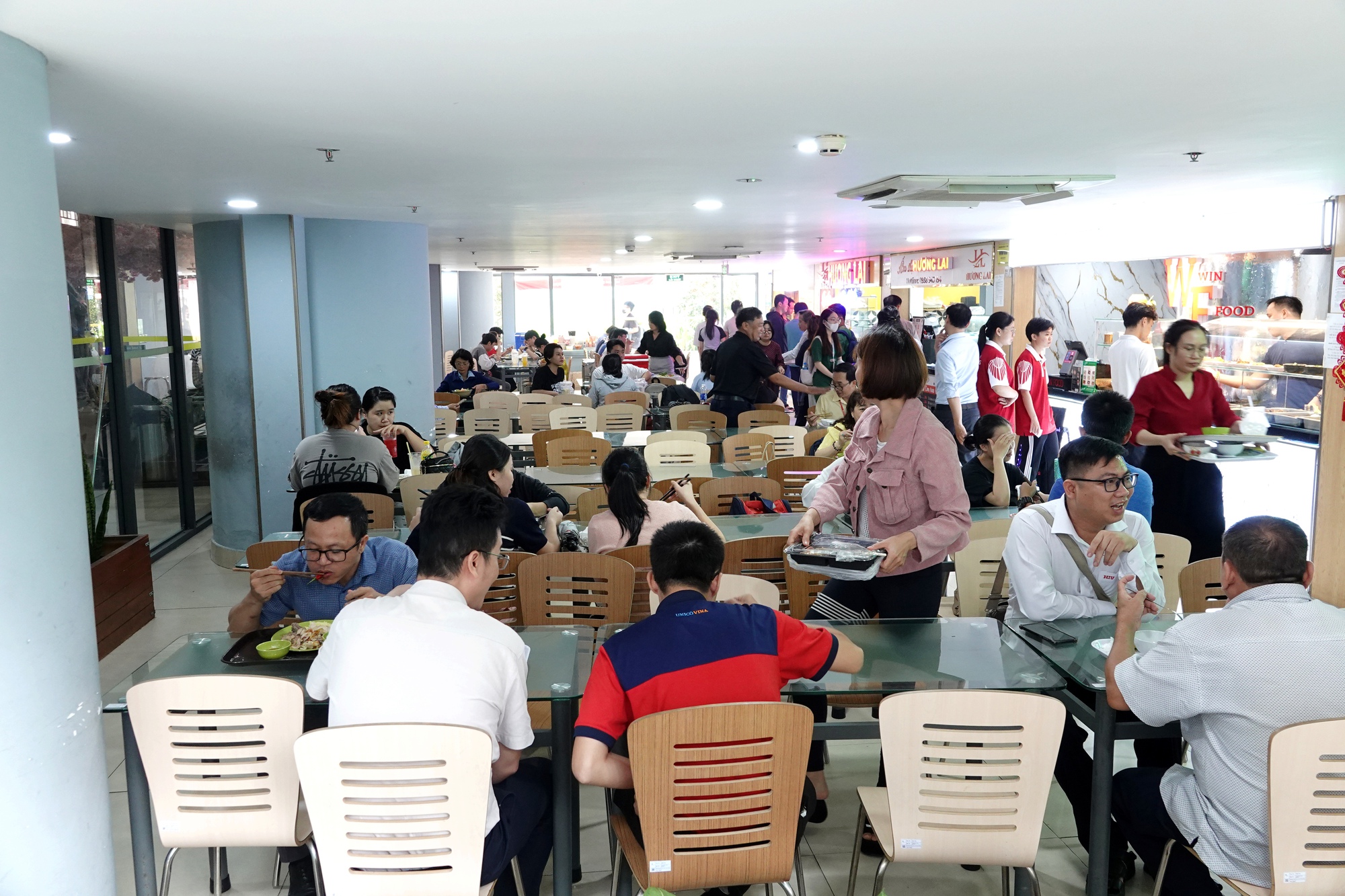 Check VAR cơm canteen trường quốc tế nhưng giá "quốc nội": 35k là được suất cơm đầy ú ụ, bố mẹ ở nhà nhìn cũng thấy yên tâm- Ảnh 9.