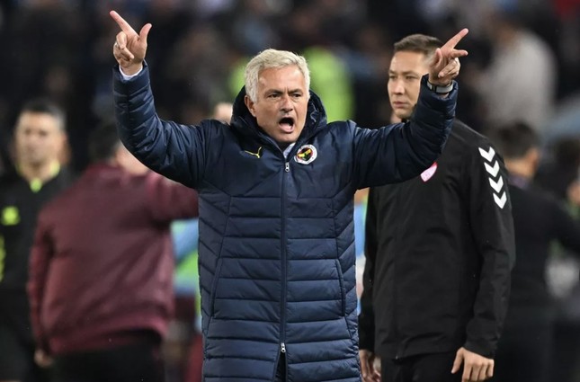 Mourinho lại dính án phạt vì phát ngôn gây sốc- Ảnh 1.