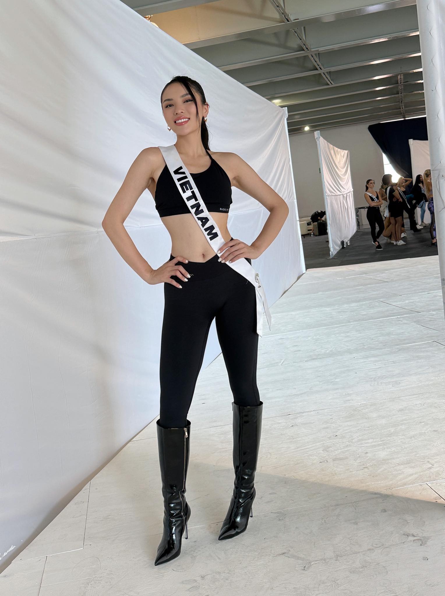 Kỳ Duyên ngày thứ 11 tại Miss Universe: Khoe eo 