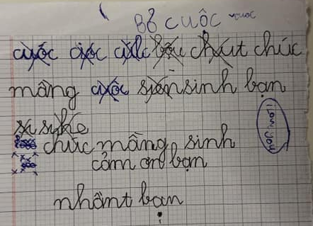 Viết câu chúc mừng sinh nhật bạn mãi vẫn sai chính tả, bé gái TP.HCM ghi 2 chữ khiến mẹ cười đau bụng- Ảnh 1.