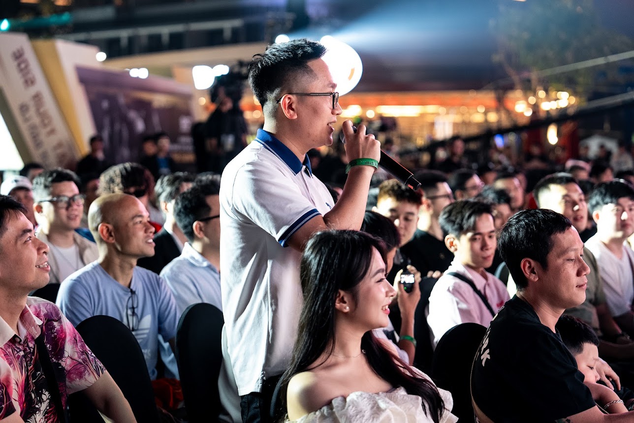 Huyền thoại Ruud Gullit dành lời khuyên cho bóng đá Việt Nam, chúc toàn đội chiến thắng tại ASEAN Cup 2024- Ảnh 3.