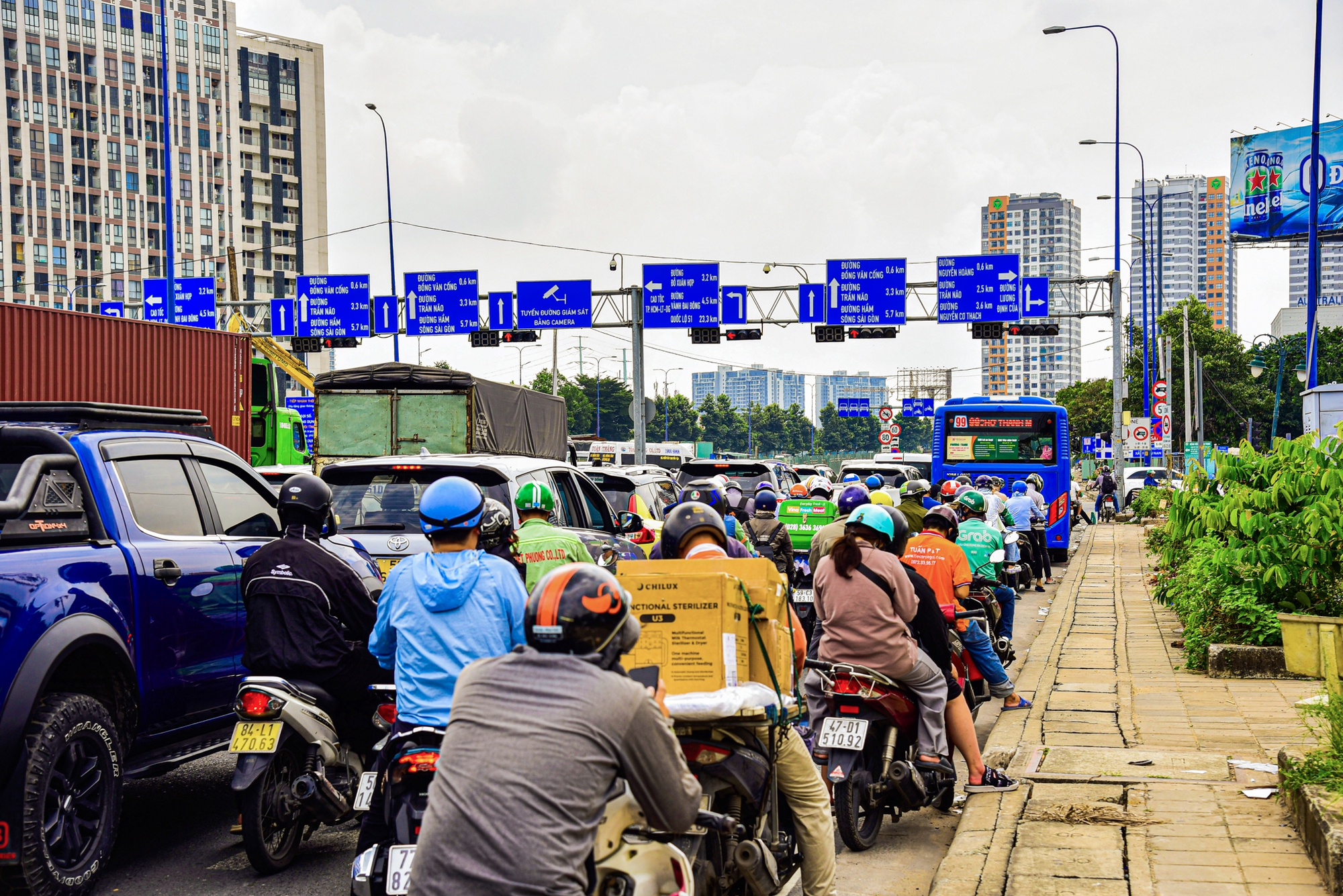 N&uacute;t giao c&oacute; s&aacute;u c&acirc;y cầu, hai hầm chui, trị gi&aacute; 3.400 tỷ dần lộ r&otilde; h&igrave;nh h&agrave;i, sẽ ho&agrave;n th&agrave;nh sau một năm nữa- Ảnh 12.