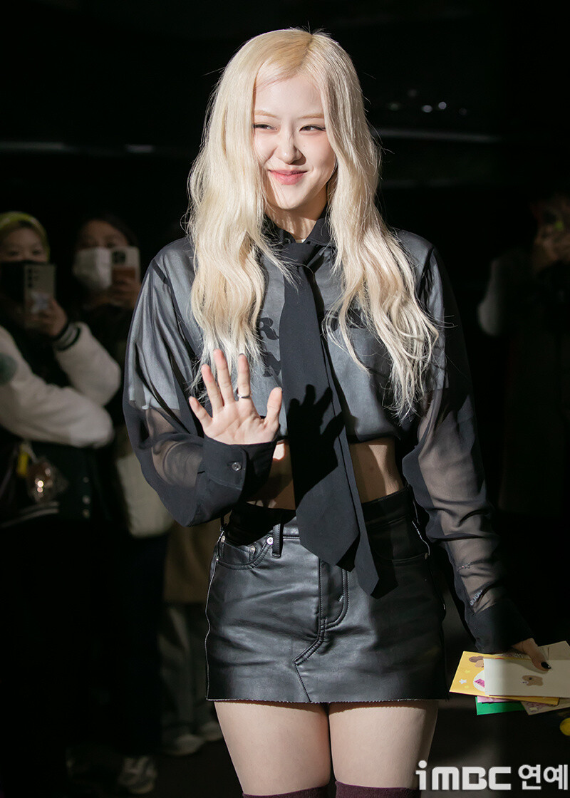 Một th&agrave;nh vi&ecirc;n nh&oacute;m BLACKPINK đang chạm đỉnh nhan sắc: Mặc g&igrave; cũng đẹp, để kiểu t&oacute;c n&agrave;o cũng xinh- Ảnh 3.