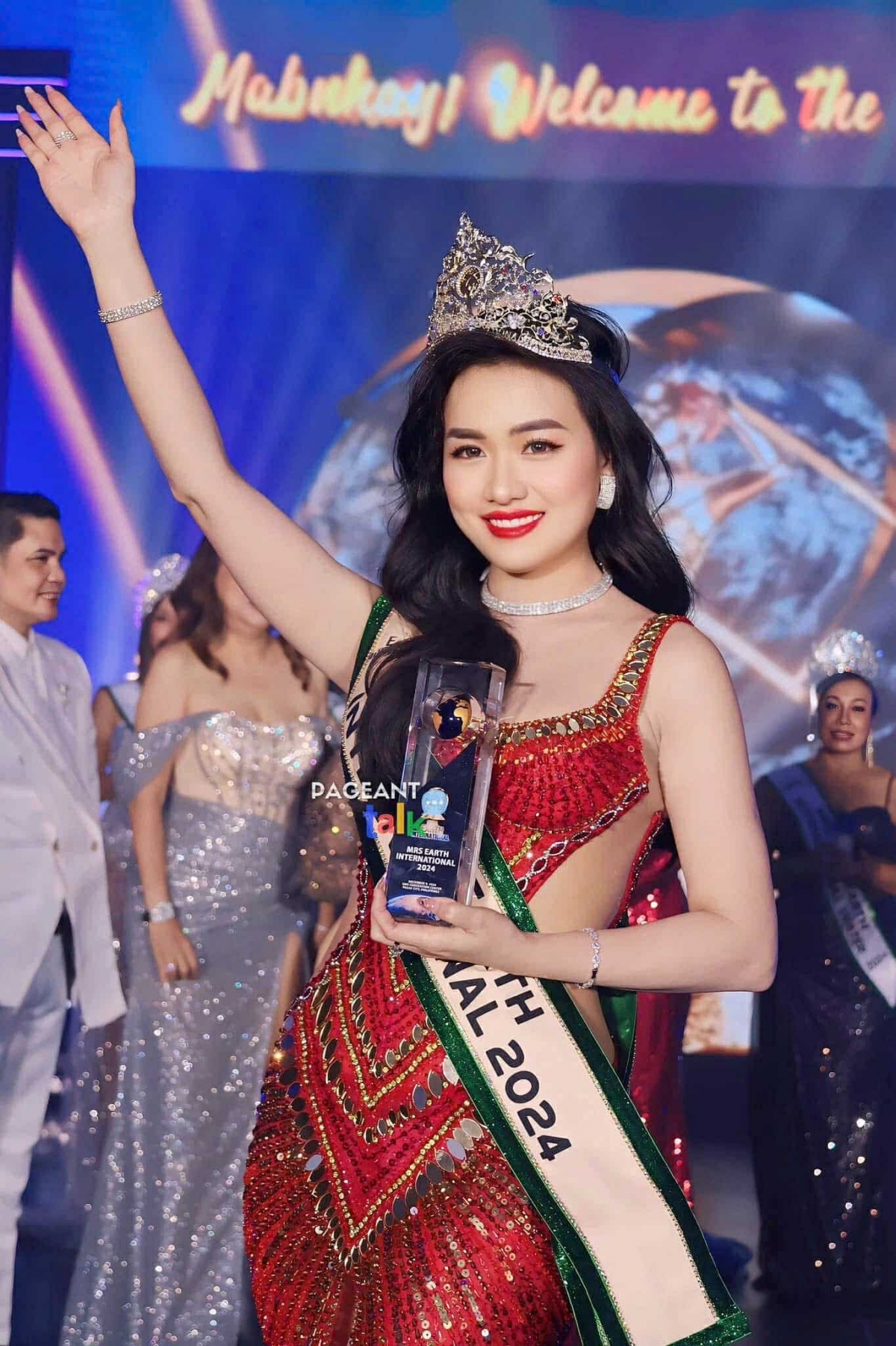 Người đẹp Vũ Thị Hoa đăng quang Mrs Earth International 2024- Ảnh 6.