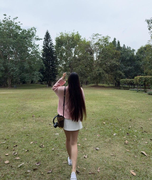 Đặng Văn L&acirc;m đưa Yến Xu&acirc;n về TP.HCM sinh em b&eacute;, một khoảnh khắc ở s&acirc;n bay khiến tất cả phải x&uacute;c động nghẹn ng&agrave;o- Ảnh 3.