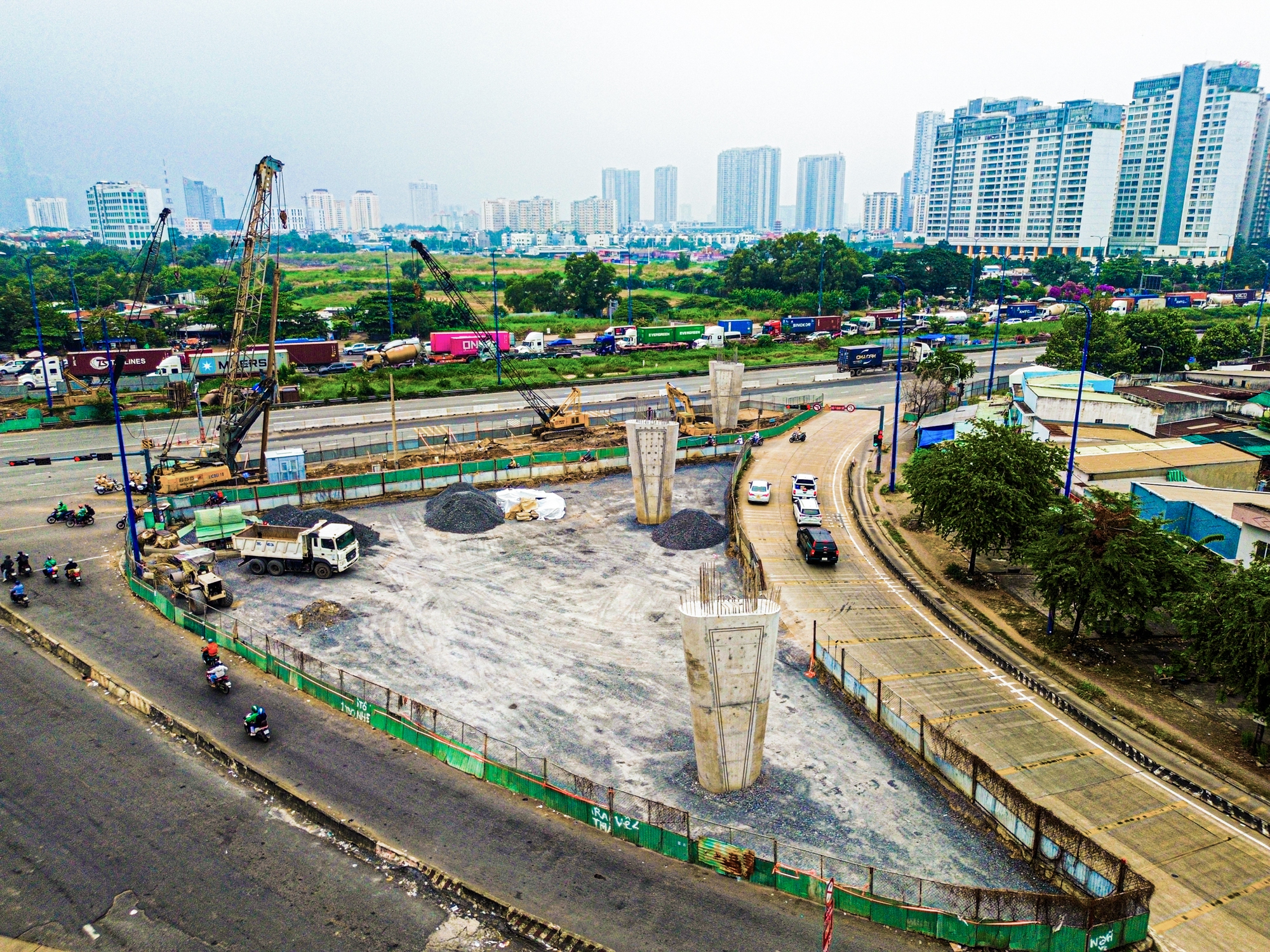 N&uacute;t giao c&oacute; s&aacute;u c&acirc;y cầu, hai hầm chui, trị gi&aacute; 3.400 tỷ dần lộ r&otilde; h&igrave;nh h&agrave;i, sẽ ho&agrave;n th&agrave;nh sau một năm nữa- Ảnh 6.