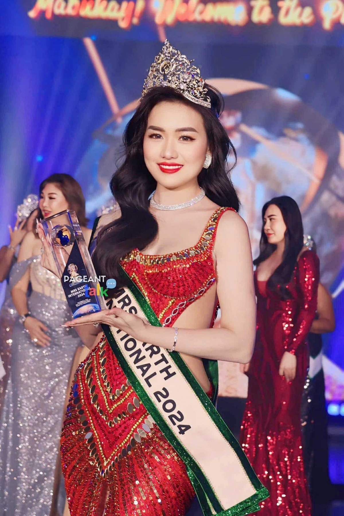 Người đẹp Vũ Thị Hoa đăng quang Mrs Earth International 2024- Ảnh 5.