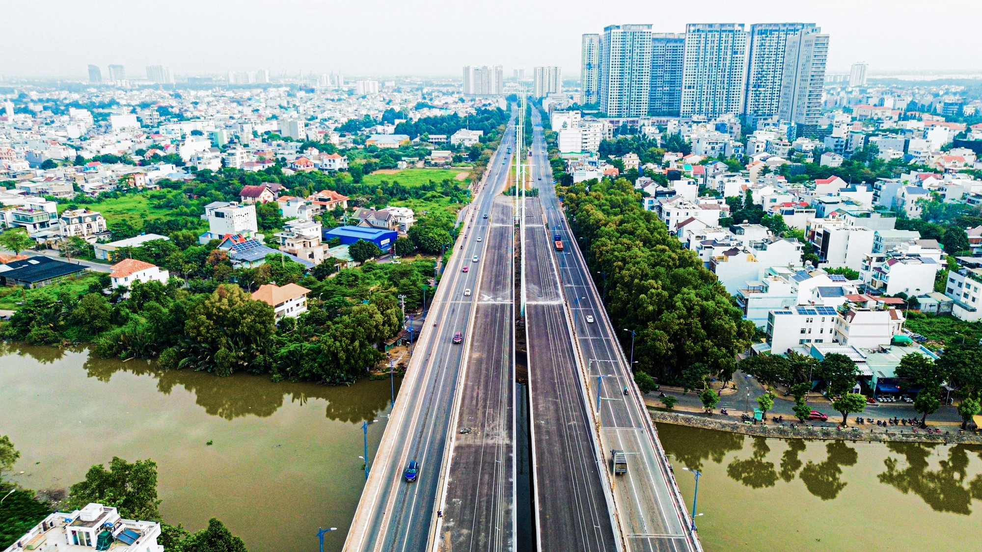 N&uacute;t giao c&oacute; s&aacute;u c&acirc;y cầu, hai hầm chui, trị gi&aacute; 3.400 tỷ dần lộ r&otilde; h&igrave;nh h&agrave;i, sẽ ho&agrave;n th&agrave;nh sau một năm nữa- Ảnh 9.