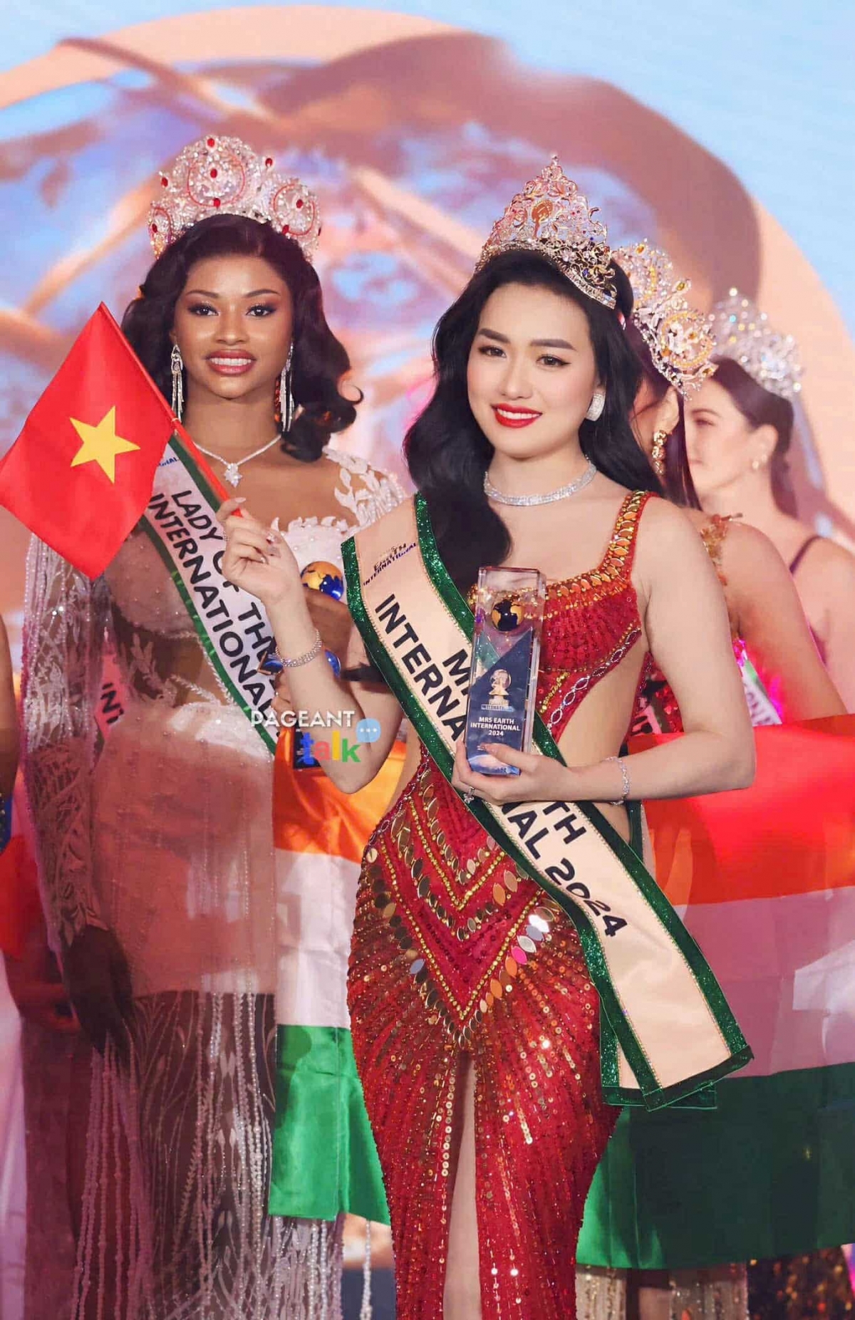 Người đẹp Vũ Thị Hoa đăng quang Mrs Earth International 2024- Ảnh 1.