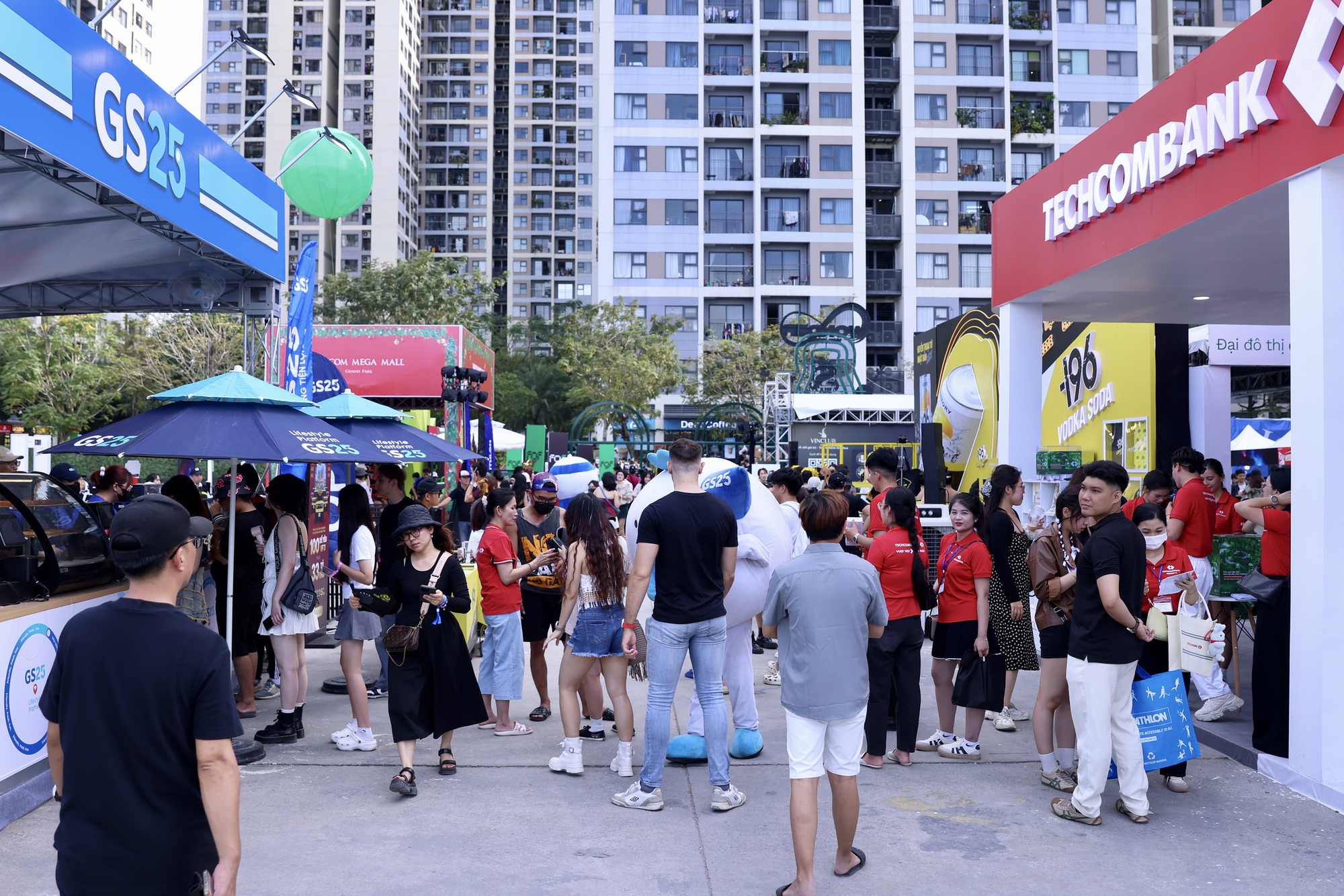 Không chỉ có show diễn âm nhạc hoành tráng, giới trẻ Việt còn mê mẩn 8Wonder vì lý do này- Ảnh 13.