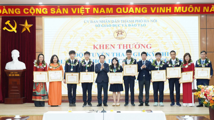 Học sinh Hà Nội đoạt giải quốc tế được thưởng cao nhất 300 triệu đồng- Ảnh 1.