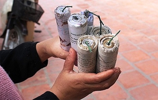 Nam sinh 13 tuổi tử vong khi tự chế thuốc nổ trong ph&ograve;ng ngủ- Ảnh 1.