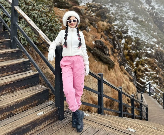 'H&aacute;i ra tiền' với nghề cổ vũ... leo n&uacute;i- Ảnh 4.