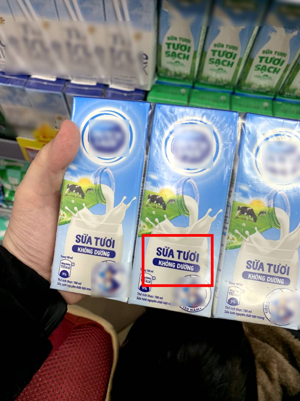 Đi siêu thị mua sữa tươi không đường nhưng cô gái tá hoả khi xem thành phần lại thấy có đường: Chuyện gì vậy?- Ảnh 1.