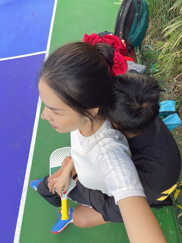 Hà Nội trời rét căm căm, nàng WAG chân dài nhất làng bóng Việt vẫn lên đồ đi chơi pickleball- Ảnh 4.